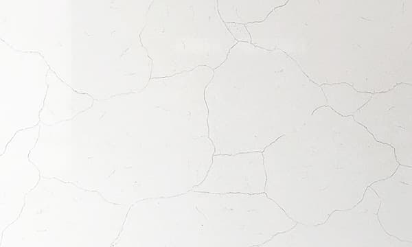 White Pearl sample: white with fine crackle lines